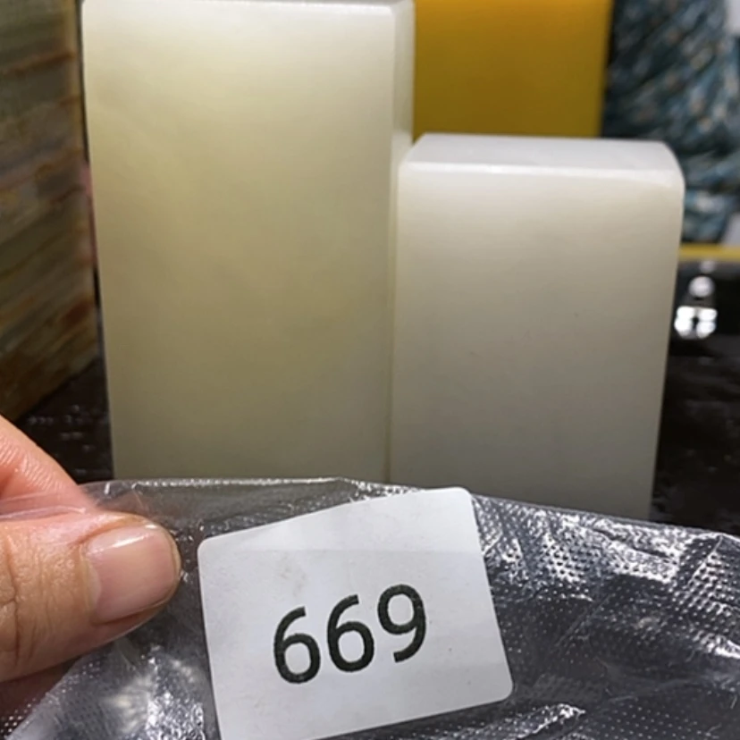 【闪购商品】骨瓷摆件名****顺