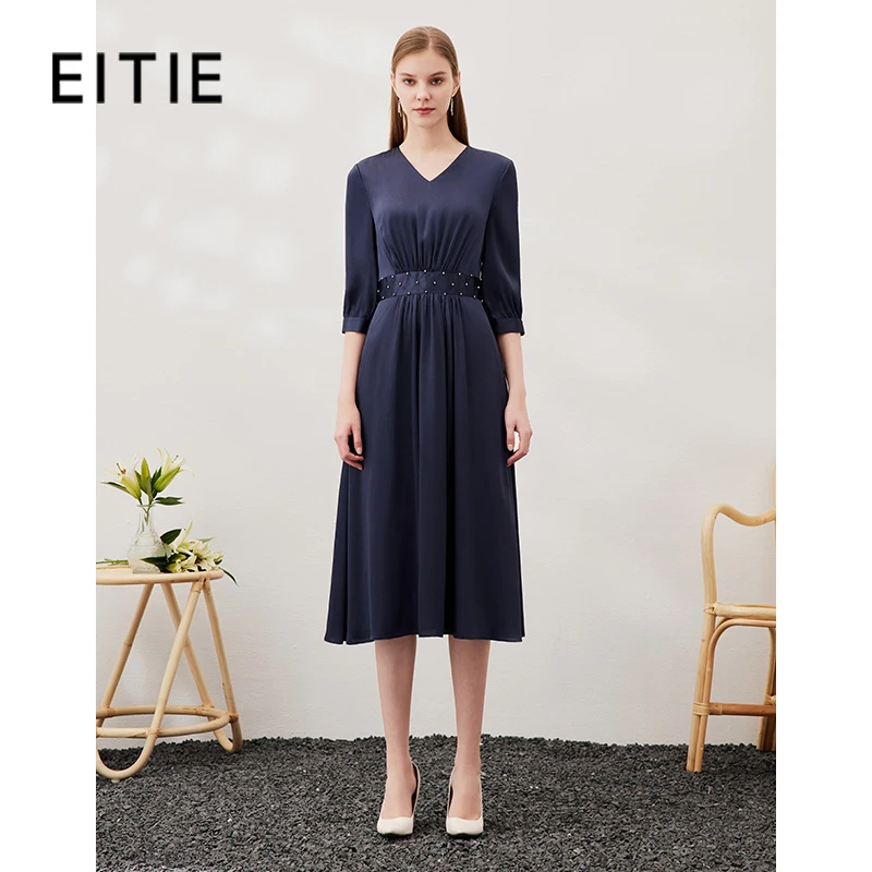 EITIE爱特爱新款V领显瘦高腰蓝色轻奢收腰女士高档连衣裙A2307117