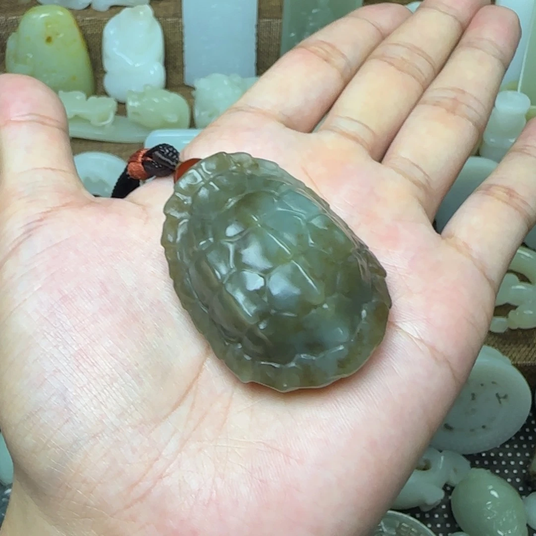 和田玉挂件未镶嵌龟甲