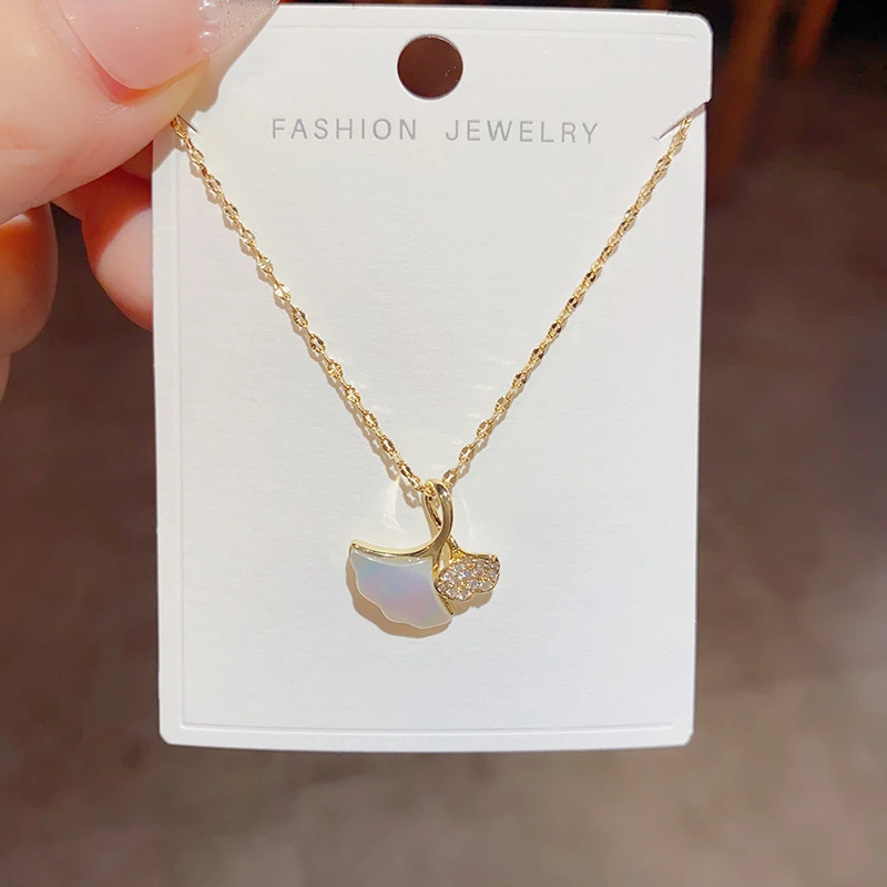 bantianzhizhuang/半甜芝妆 铜合金项链 轻奢百搭甜美扇形项链ins