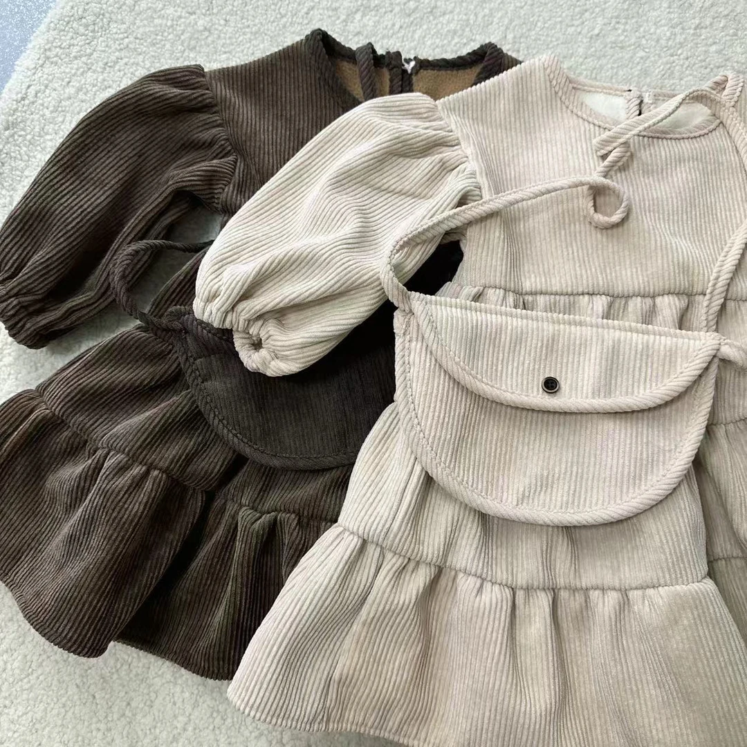 2024女童冬季森系复古连衣裙灯芯绒韩版洋气时髦百褶连衣裙