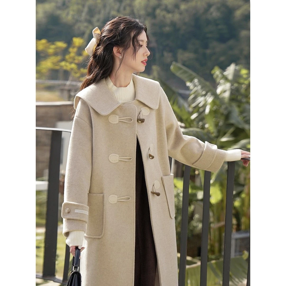 2023年韩版娃娃领牛角扣大衣女秋冬季新款高级感韩系长款毛呢外套