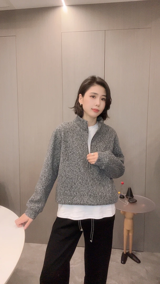 2024小众上衣秋冬款松减龄遮肉显瘦套头卫衣