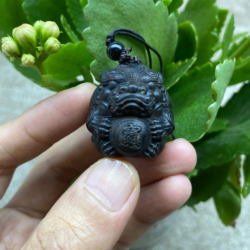 小貔貅越南芽莊白棋纯手工雕刻挂件