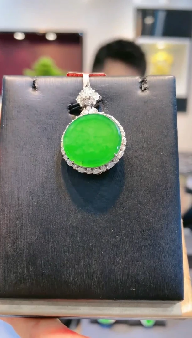 【闪购商品】翡翠颈饰18K金镶嵌A64天然A货翡翠吊坠