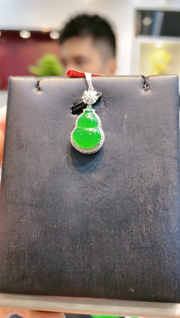 【闪购商品】翡翠颈饰18K金镶嵌A15天然A货翡翠吊坠