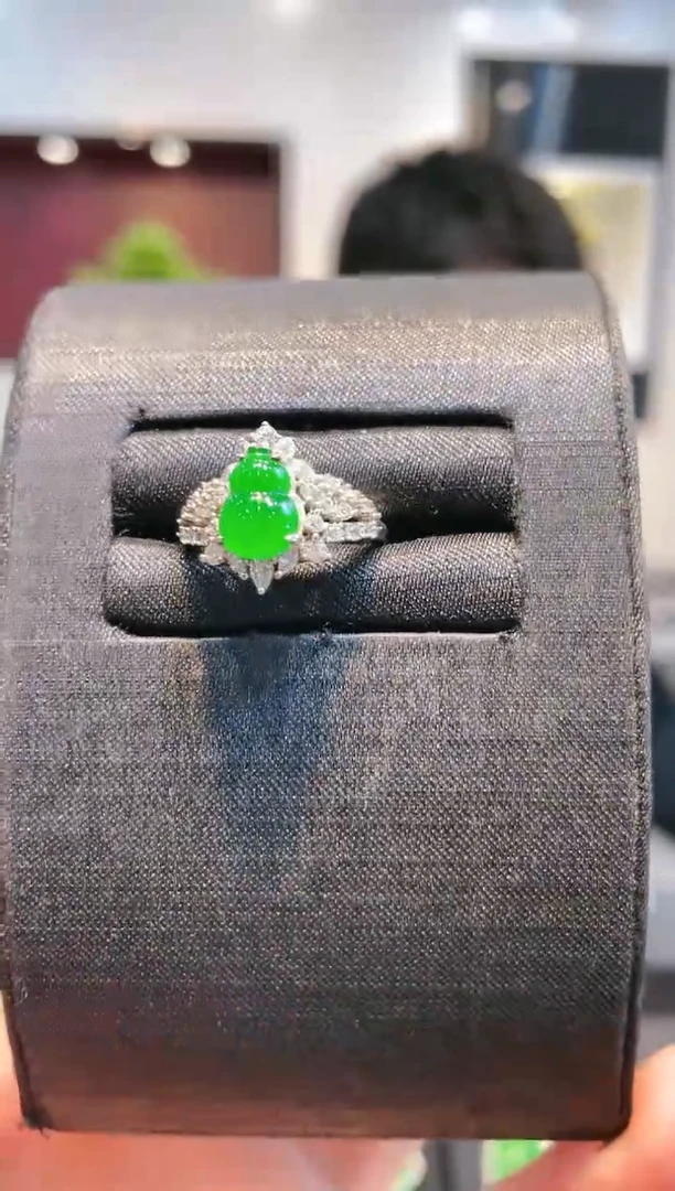 【闪购商品】翡翠颈饰银S925镶嵌A1天然A货翡翠戒指