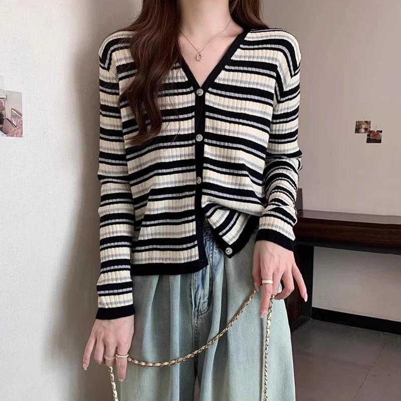 秋季新款撞色条纹V领长袖针织衫复古显瘦百搭打底衫开衫拼接上衣