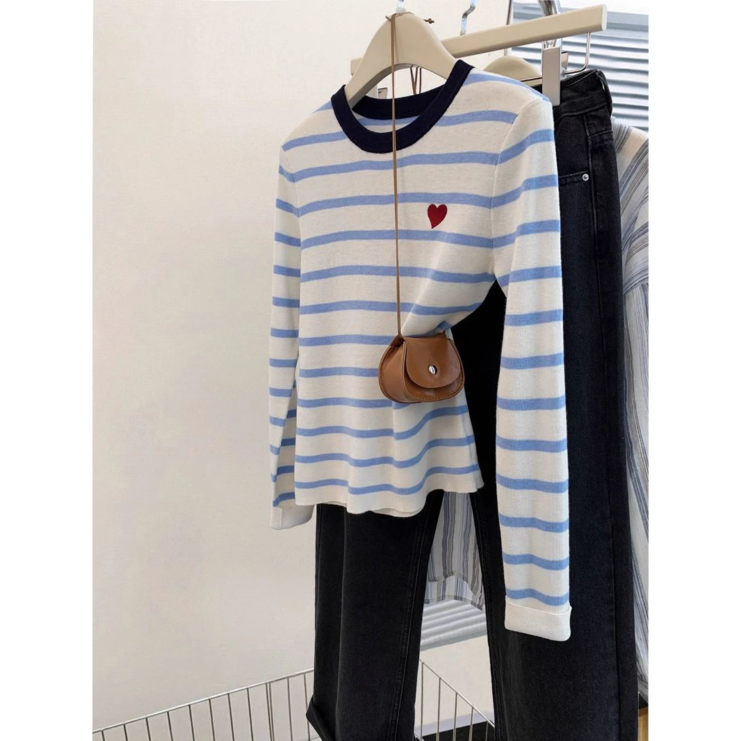 秋装新款撞色条纹爱心刺绣针织衫女洋气圆领百搭显瘦套头打底上衣
