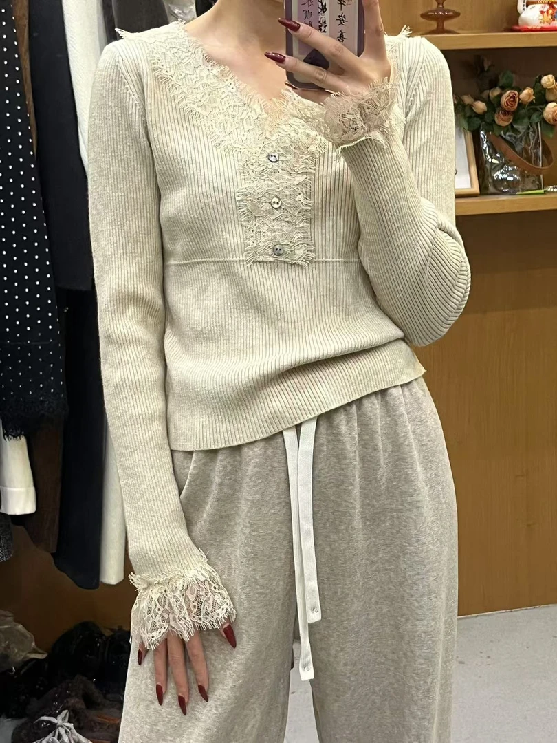 法式甜美睫毛蕾丝花边拼接针织上衣女秋冬气质v领显瘦百搭打底衫