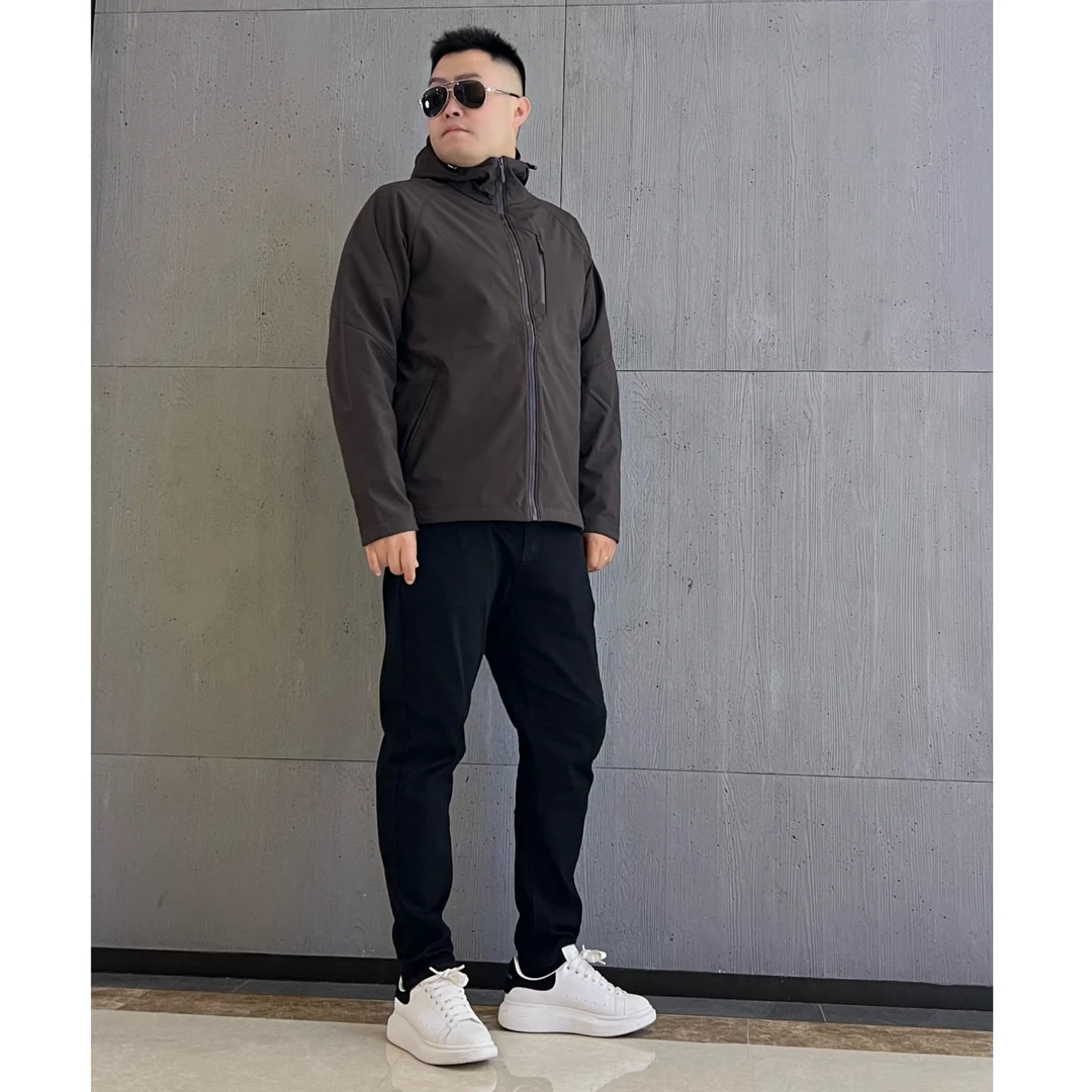 【衣冉服饰】2833秋冬新品时尚百搭软壳简约男士外套连帽潮流冲锋衣