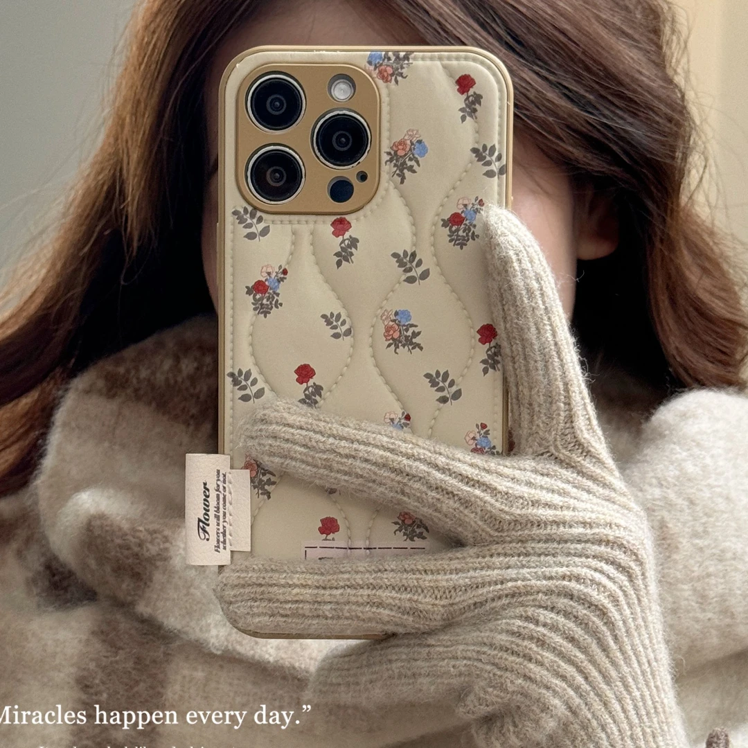 秋冬羽绒服法式小碎花适用于iPhone16新款美拉德14Pro皮质高级感
