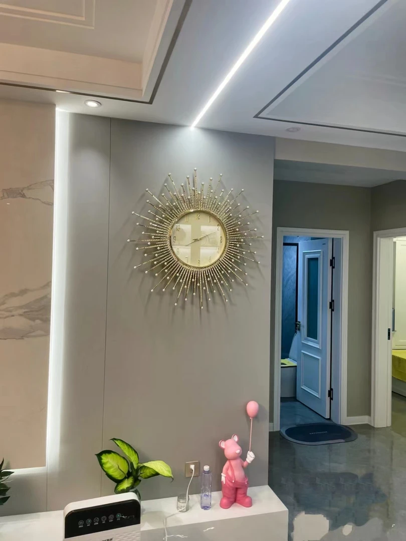 轻奢时钟家用太阳静音挂钟水钻大号装饰石英钟表客厅背景墙装饰钟