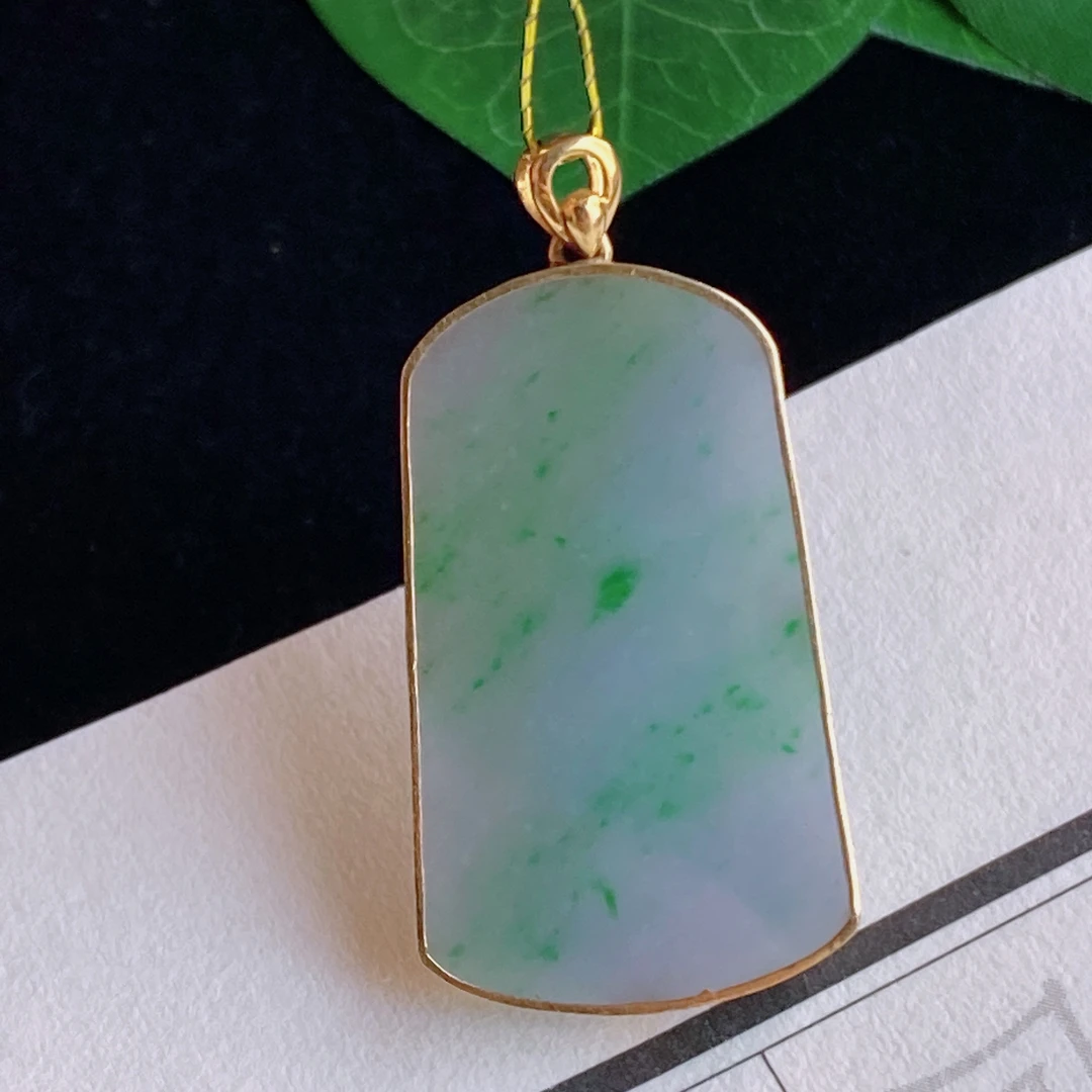 【源头直发】 d190翡翠A货18k金镶嵌冰种紫底洒阳绿无事牌小吊坠