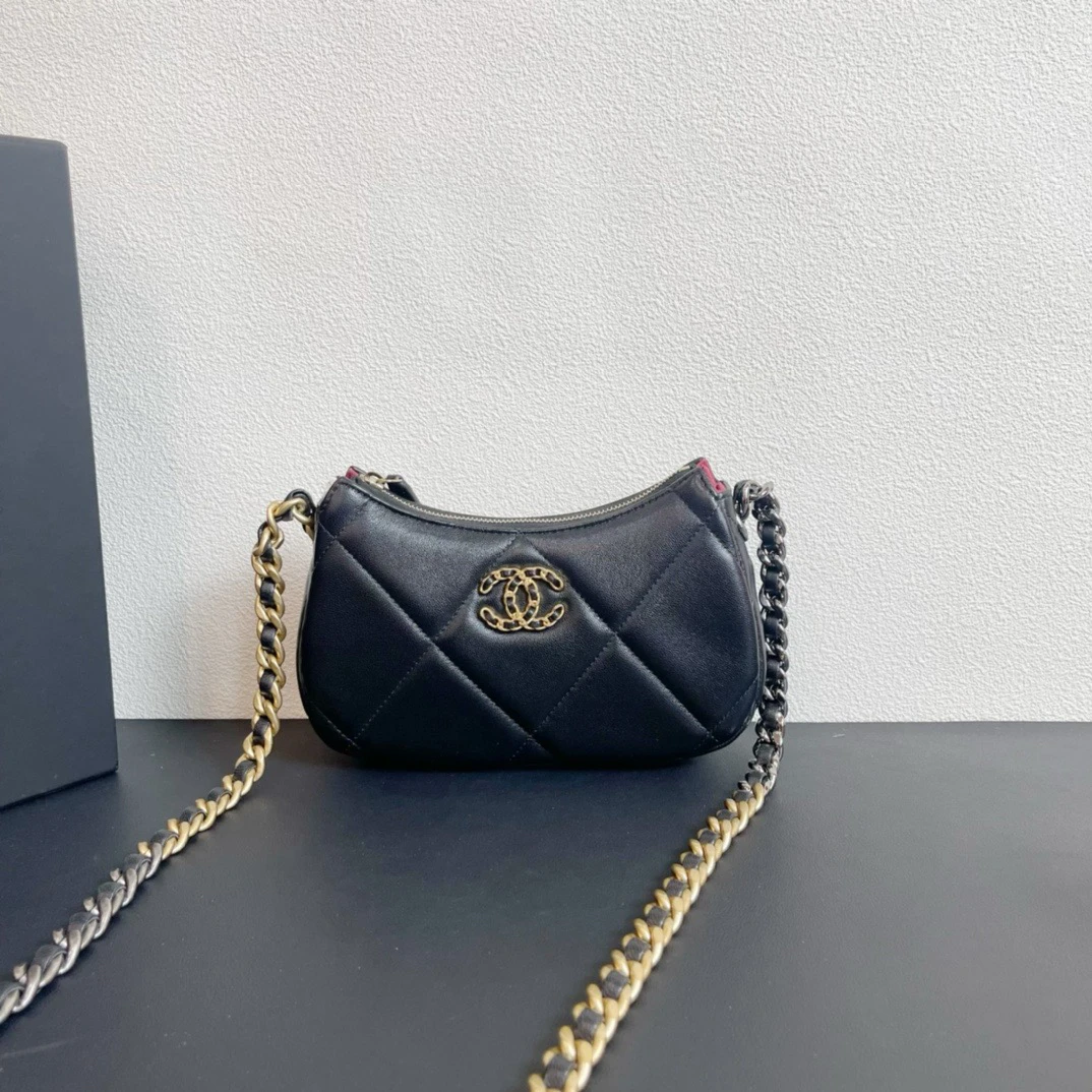 95新 Chanel/香奈儿 98新 奢总管/19bag 腋下包/芯片