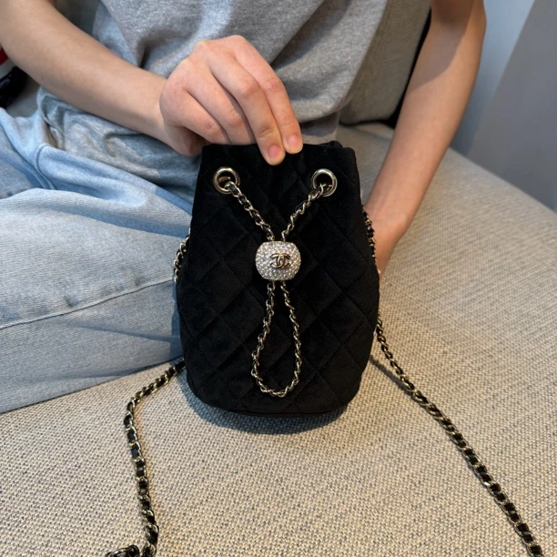 95新 Chanel/香奈儿 杭州包展/钻球丝绒水桶包/成色直播间为准