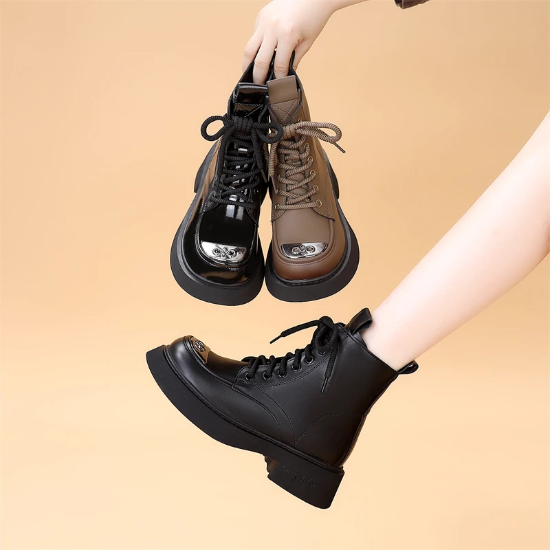 英伦马丁靴女2024新款真皮圆头秋冬中跟厚底网红爆款金属亮片短靴