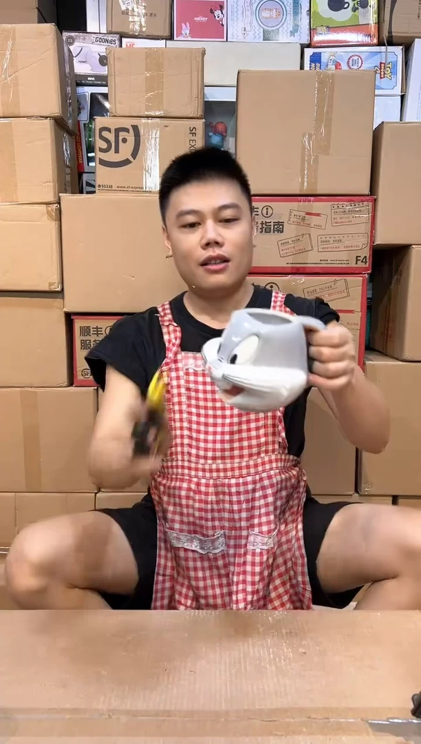 【闪购商品】杯兔八哥笔筒 瑕疵不能喝水