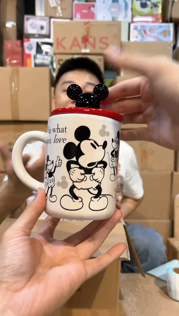 【闪购商品】杯原盒米奇手稿带盖杯