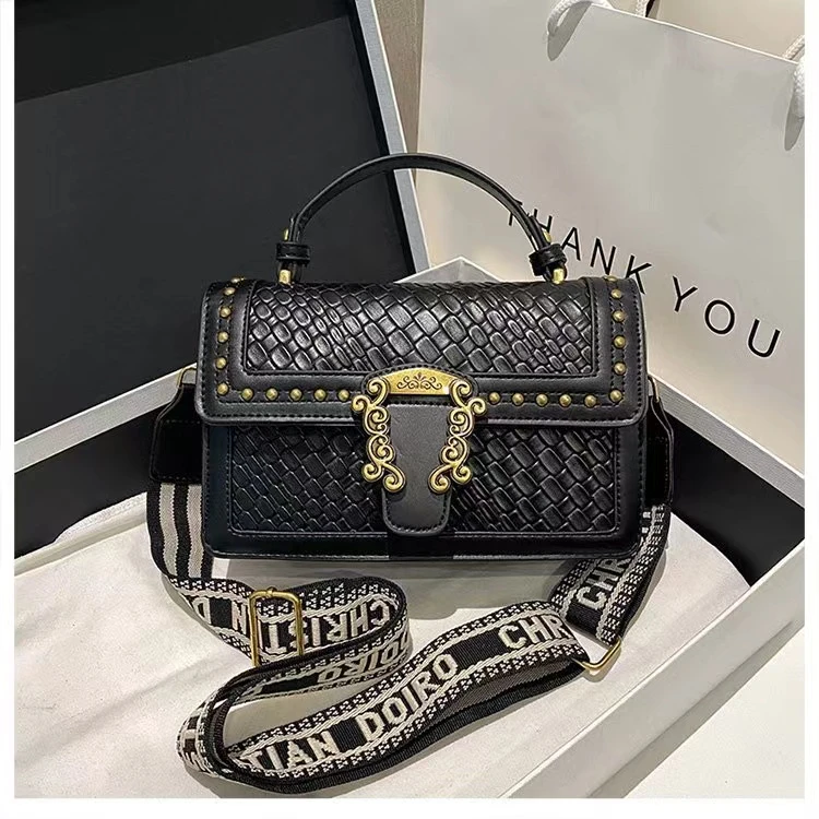 【宠粉专属】新款今年流行编织铆钉设计复古单肩斜挎