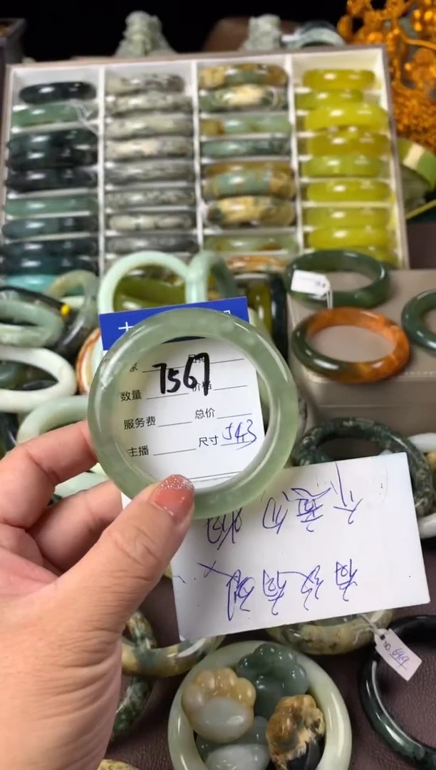 【闪购商品】蛇纹石玉手镯未镶嵌7567