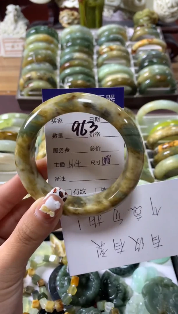 【闪购商品】蛇纹石玉手镯足铂镶嵌963