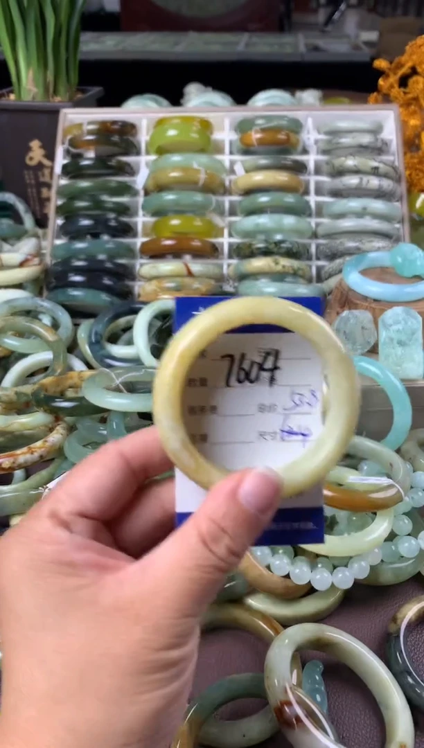 【闪购商品】蛇纹石玉手镯未镶嵌7604