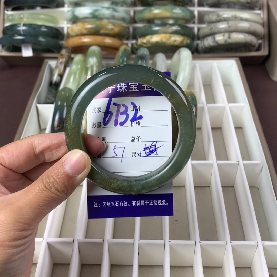 蛇纹石玉手镯未镶嵌桐***岁6732