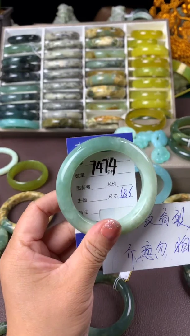 【闪购商品】蛇纹石玉手镯未镶嵌 7474
