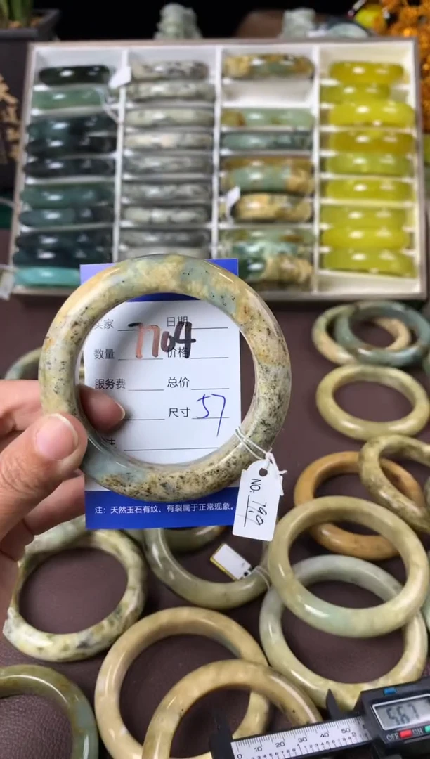【闪购商品】蛇纹石玉手镯未镶嵌7704