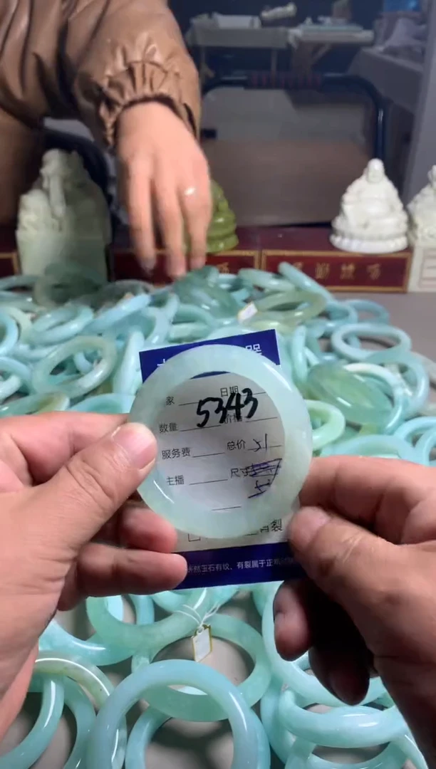 【闪购商品】蛇纹石玉手镯未镶嵌5343