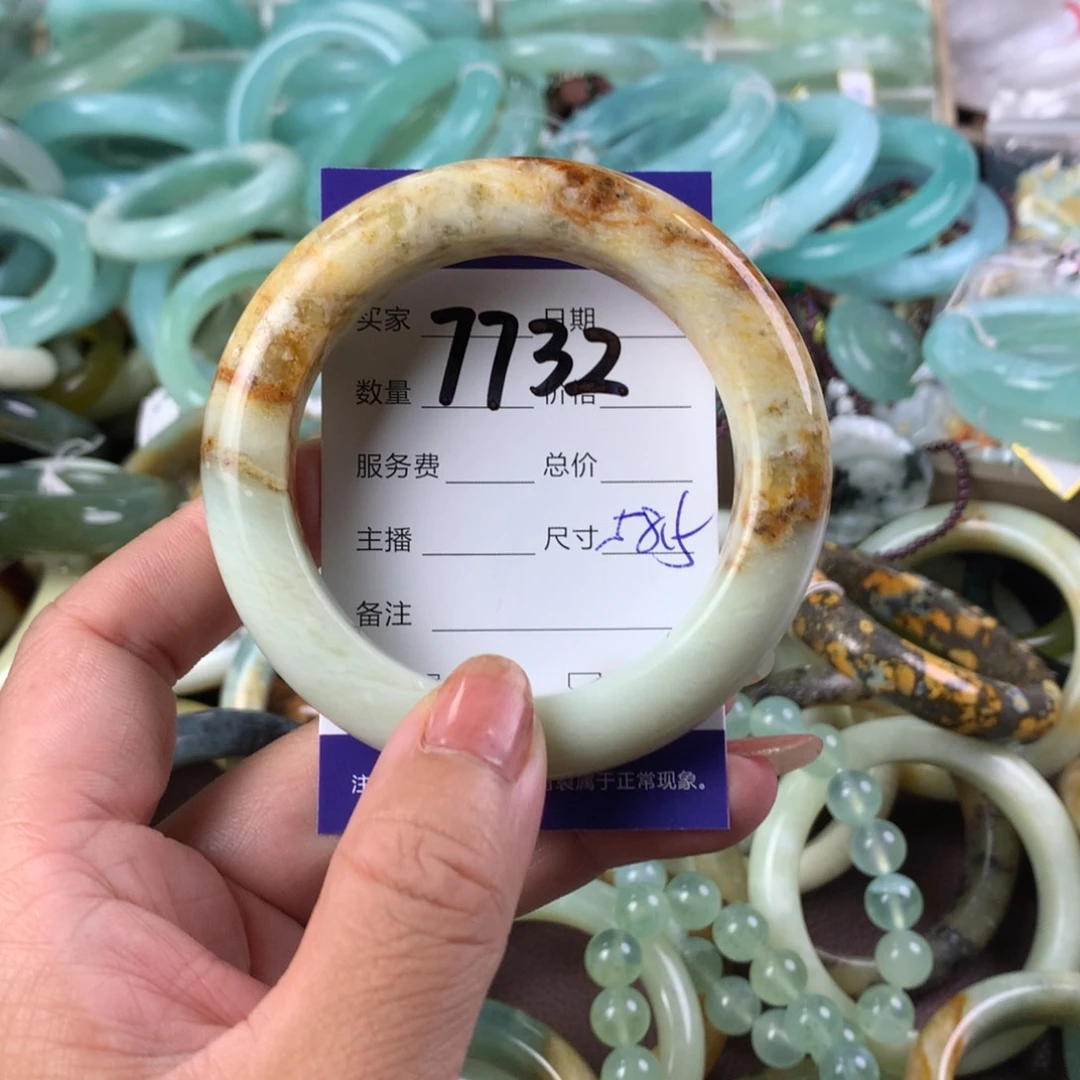 蛇纹石玉手镯未镶嵌7732