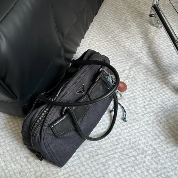 95新  上海自播/普拉达单肩包