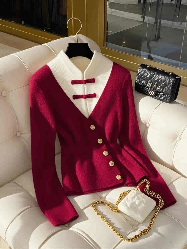 2024年冬季超好看气质设计感针织上衣新中式国风红色假两件毛衣女