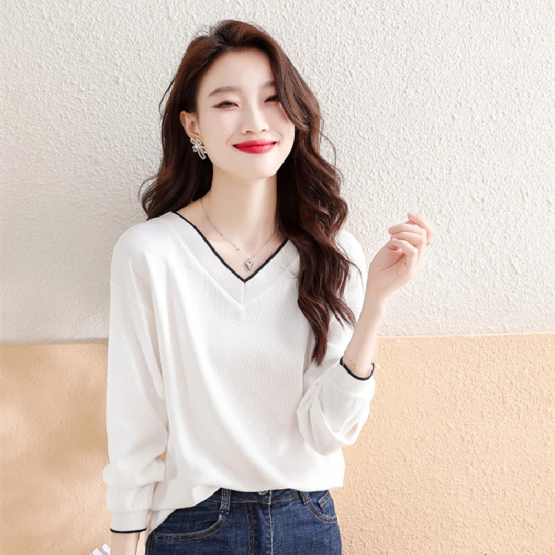 春秋2025新款v领拼接黑白条纹百搭长袖t恤女简约休闲显瘦打底衫