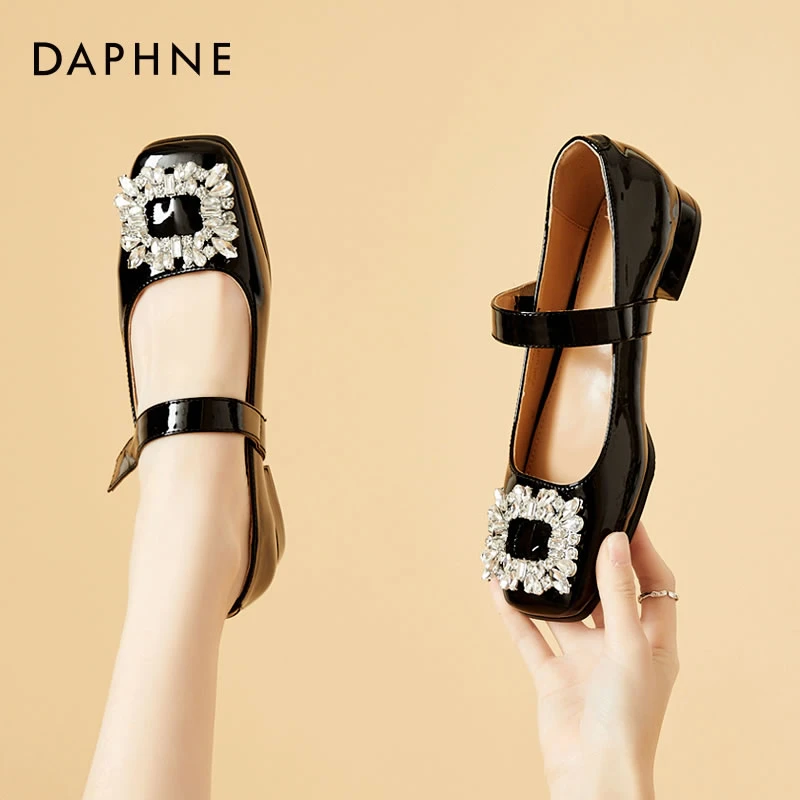 达芙妮爆款玛丽珍鞋水钻方扣亮面2025春季舒适黑色小皮鞋平跟单鞋