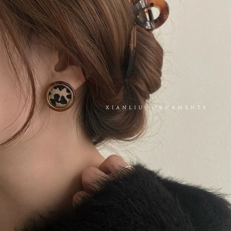 合金耳饰 复古豹纹布艺耳环2024新款爆款独特高级时尚百搭耳钉