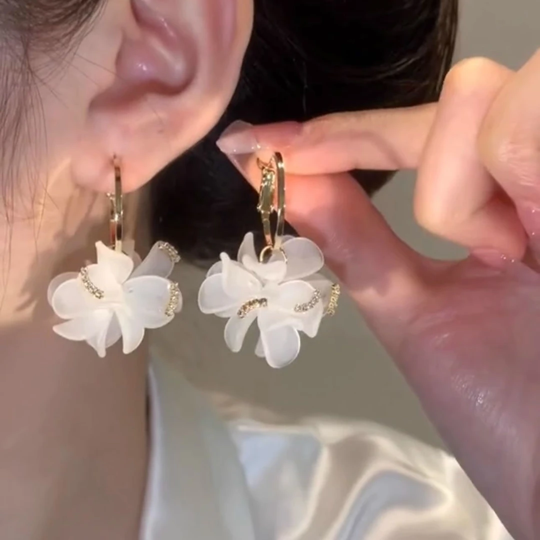 合金耳饰 超仙白色花朵耳环耳圈女时尚个性小众设计感气质甜美