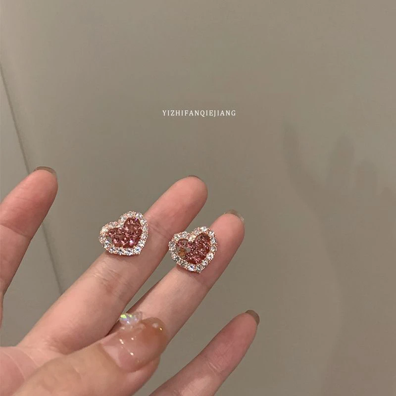 合金耳饰 耳夹无耳洞高级感甜辣风粉锆石爱心耳环2024年新款潮