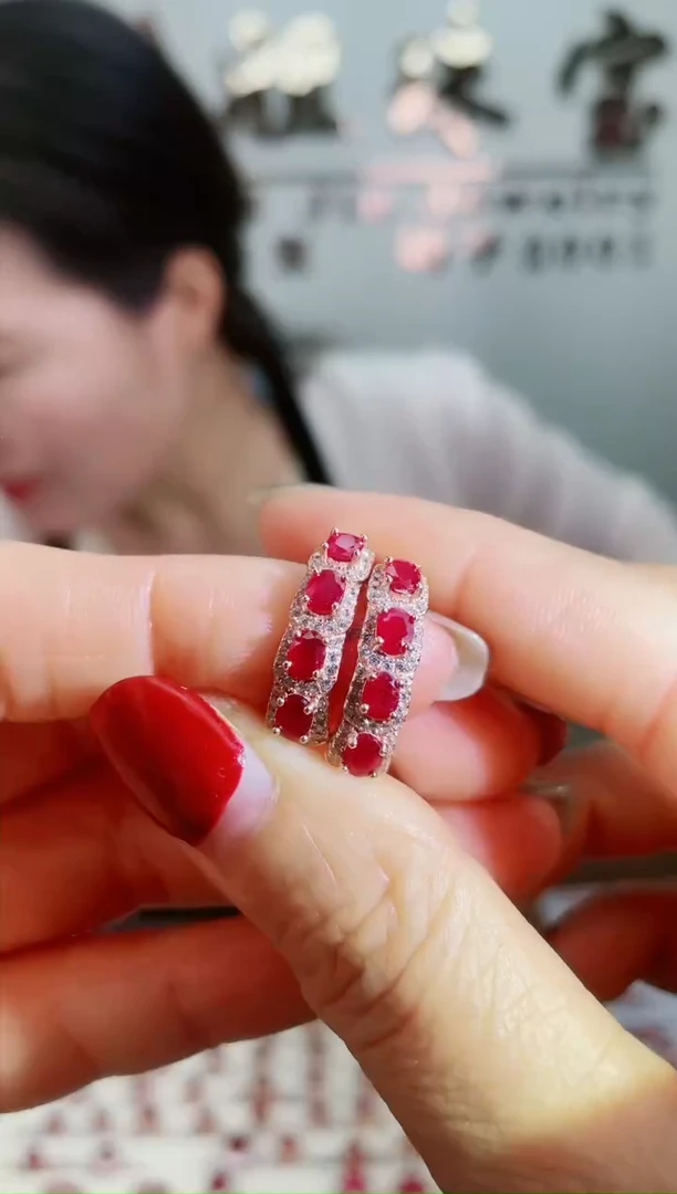 【闪购商品】红宝石耳钉银S925镶嵌1