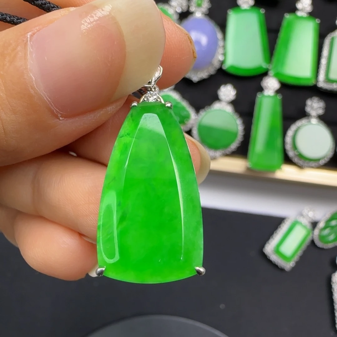 翡翠颈饰18K金镶嵌,