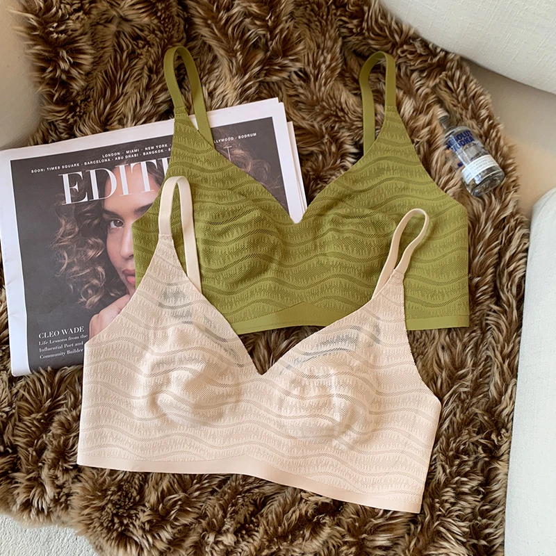 提未苏超薄款性感内衣女大胸显小透气小胸塑形无钢圈收副乳文胸罩