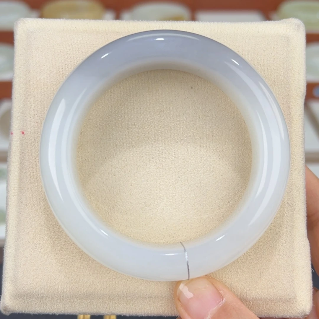 【闪购商品】和田玉手镯未镶嵌懒**羊和田玉烟紫手镯