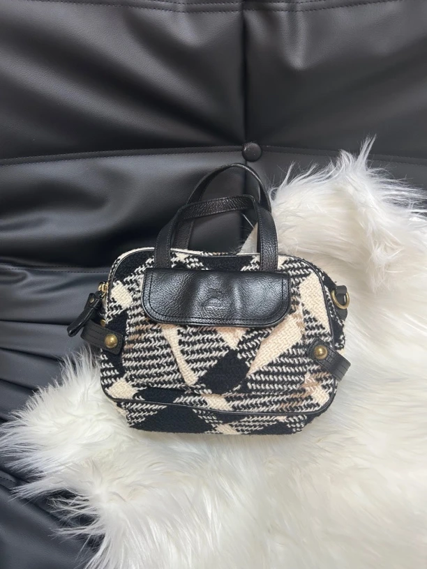 95新 BURBERRY/博柏利 黑白拼色小香风手提包