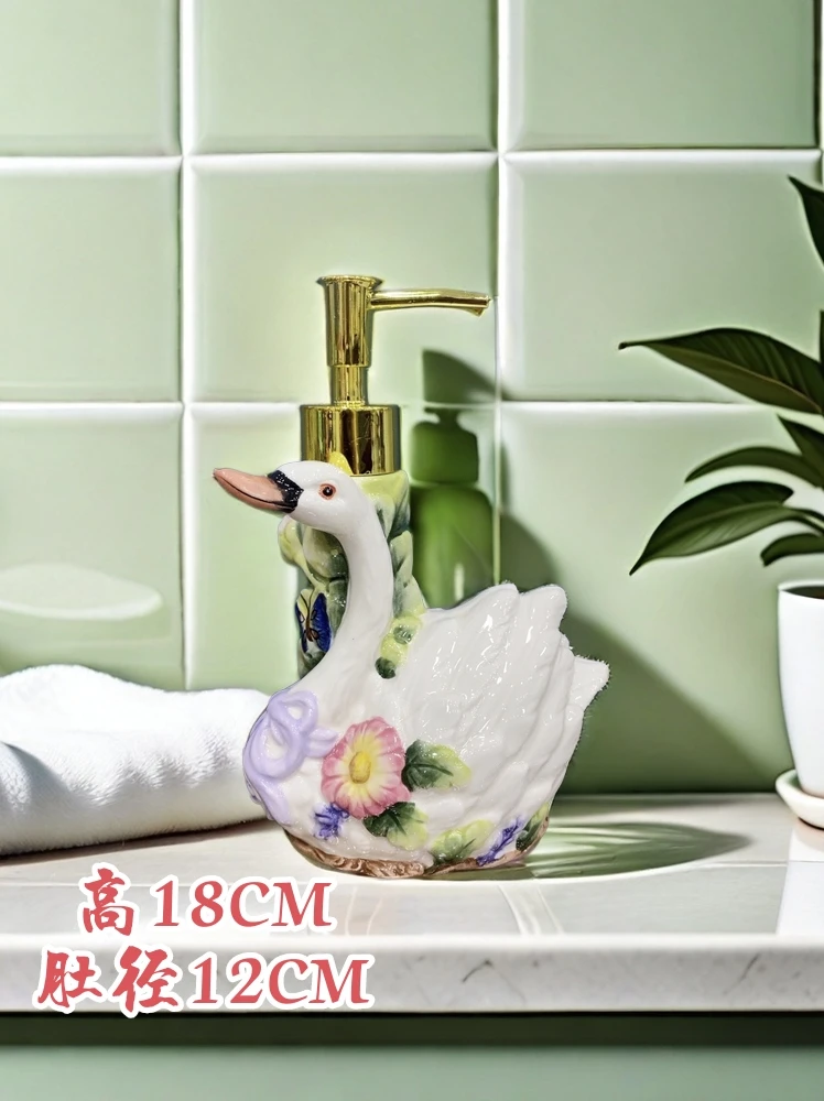 陶瓷手绘天鹅洗手液瓶高18CM肚径12CM精美