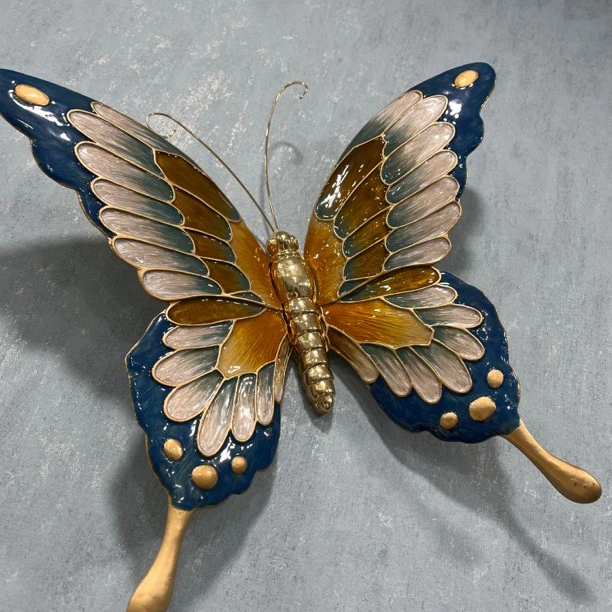 珐琅彩翩翩起舞蝴蝶金色挂件中古30×30×6.5CM