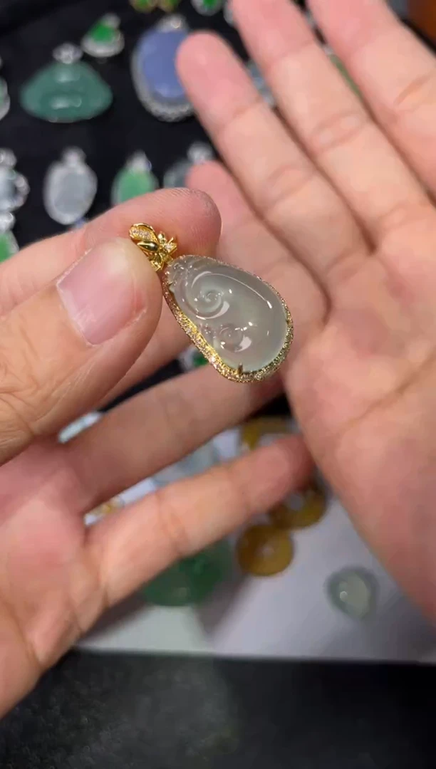 【闪购商品】翡翠颈饰18K金镶嵌如意