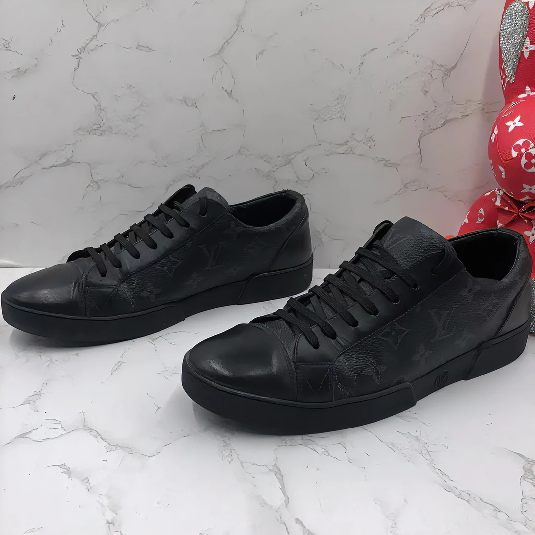 【聚星折扣】LouisVuitton/路易威登黑色暗纹贝壳头板鞋38.5欧码