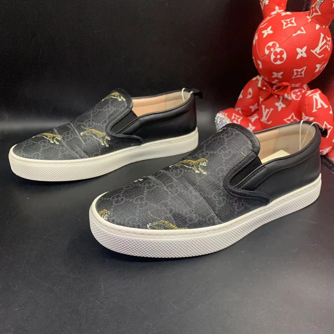 【聚星福利】GUCCI/古驰95新男休闲舒适黑色老虎一脚蹬板鞋40欧码