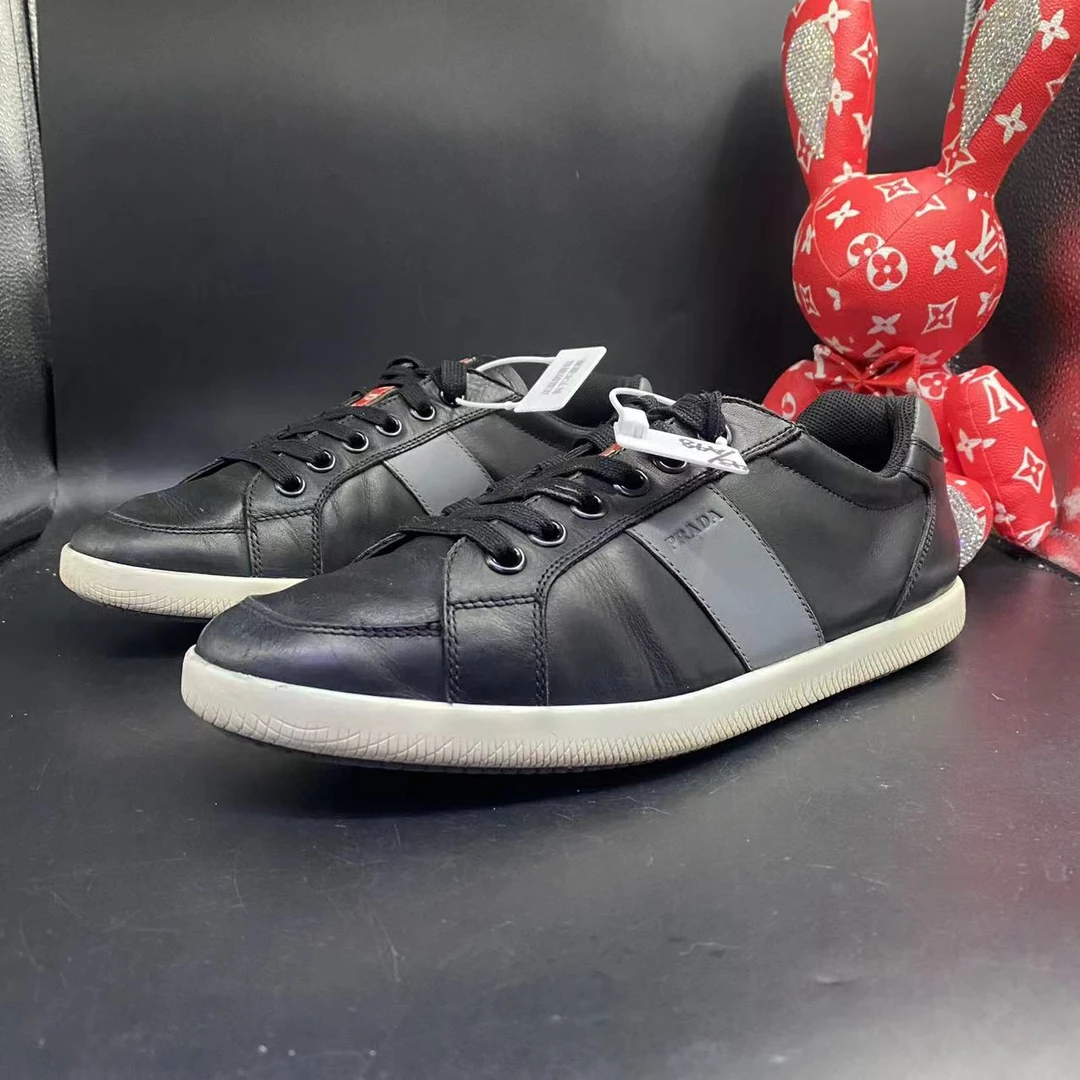 【聚星福利】Prada/普拉达男士休闲舒适黑色白底板鞋43欧码